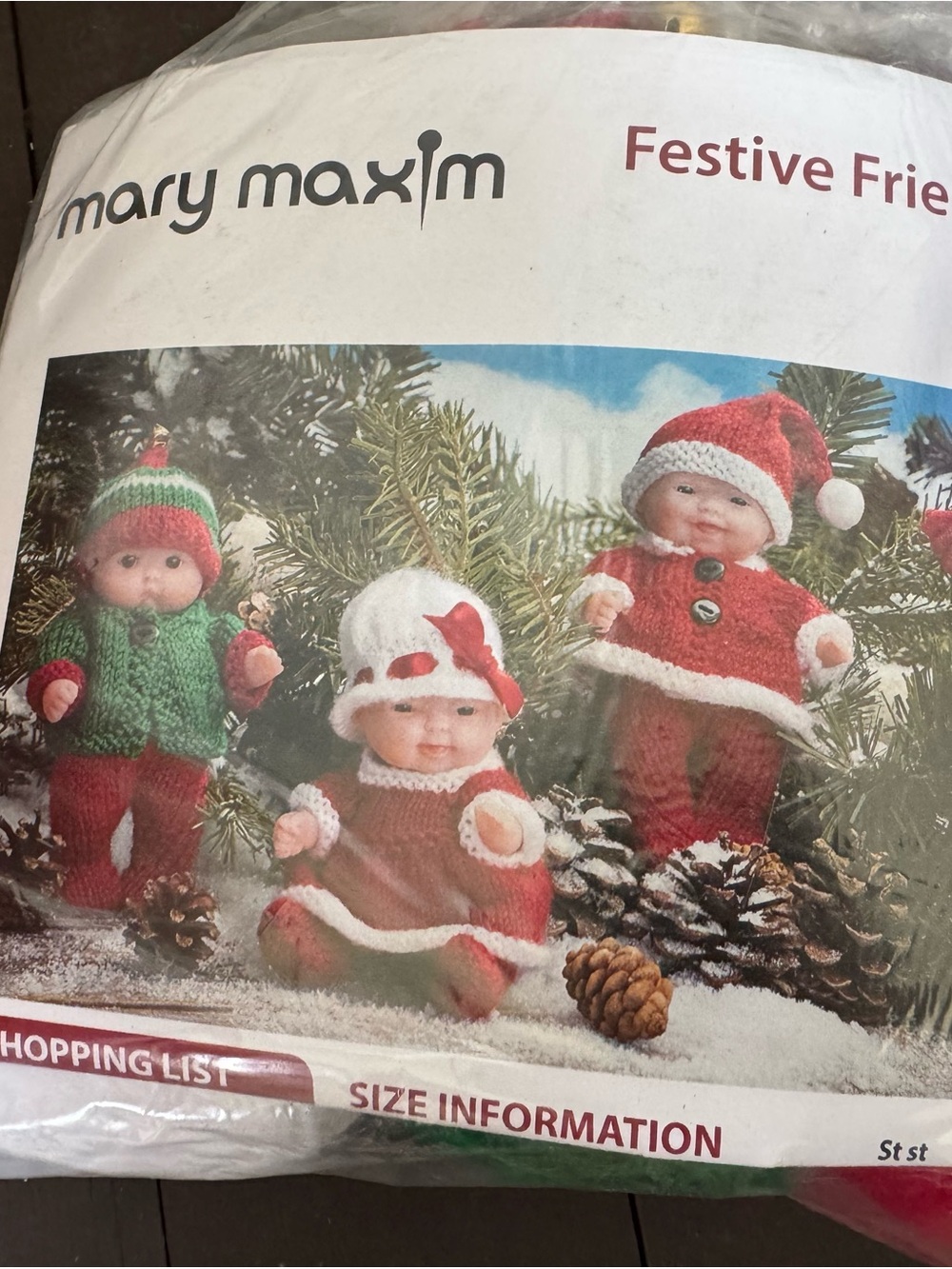 Mary Maxim Festive friends outfits No 97036N